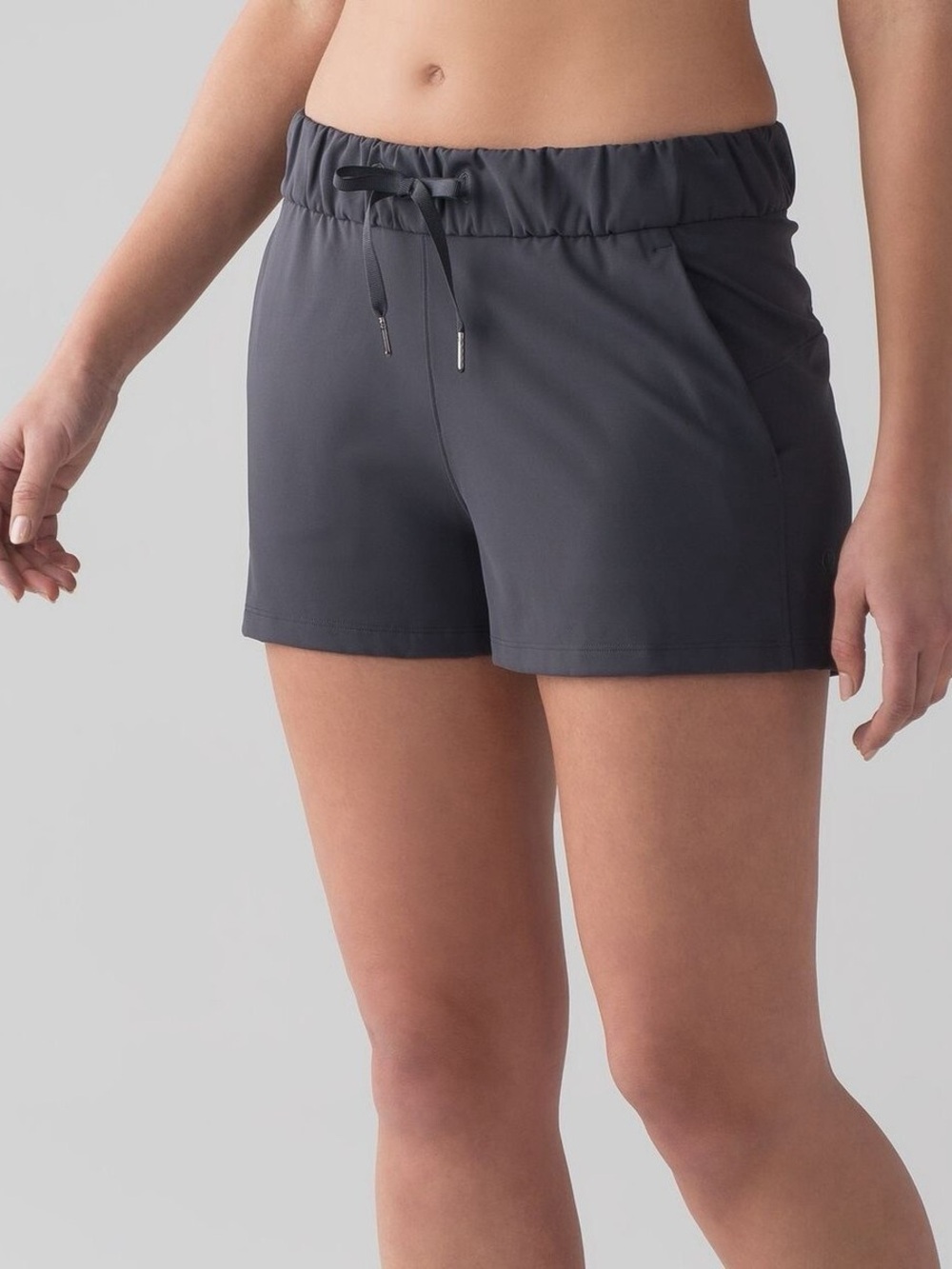 Lululemon On The Fly Short Womens Size 4 Black Drawstring Elastic Pockets